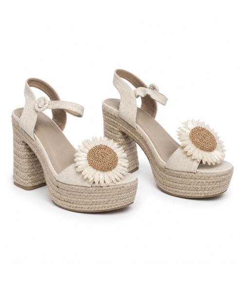Sandalia De Tacon Y Plataforma Para Mujer Color Beige Con Flor Montevita Sienaza 105302