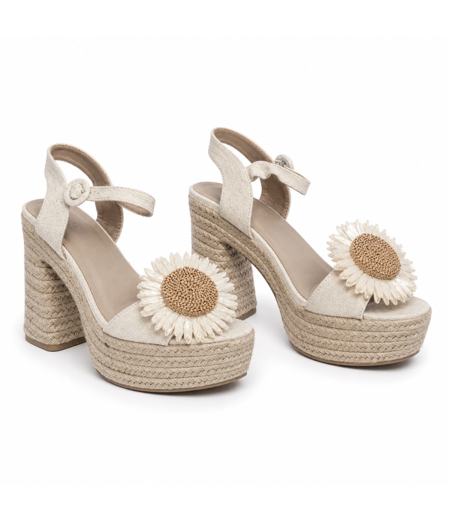 Sandalia De Tacon Y Plataforma Para Mujer Color Beige Con Flor Montevita Sienaza 105302