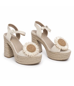 Sandalia De Tacon Y Plataforma Para Mujer Color Beige Con Flor Montevita Sienaza 105302