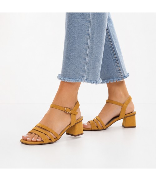 Sandalia De Tacon Bajo Para Mujer Color Amarillo Montevita Malagaza 105305
