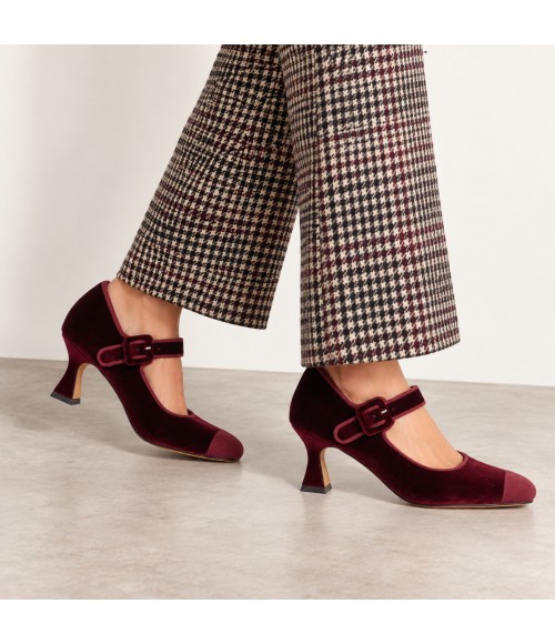 Zapato Burdeos de Terciopelo con Hebilla Montevita 105335