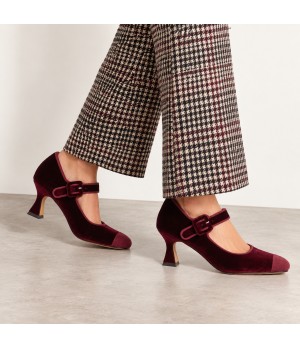 Zapato Burdeos de Terciopelo con Hebilla Montevita 105335