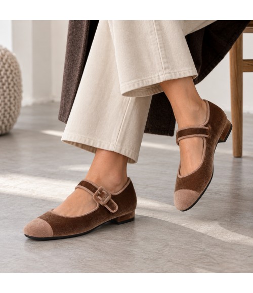 Mercedita Plana de Terciopelo Taupe con Hebilla Montevita 105339