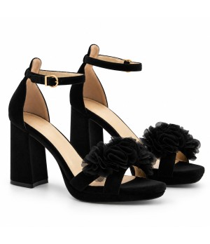 Sandalias con Plataforma en Terciopelo Negro con Flores y Tacon Ancho Montevita 105347