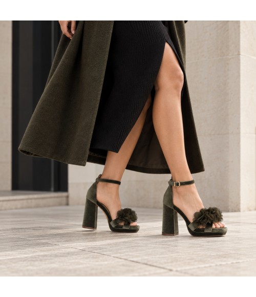 Sandalias con Plataforma en Terciopelo Verde con Flores y Tacon Ancho Montevita 105349