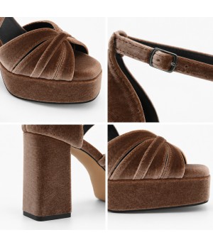 Sandalia Taupe de Terciopelo con Tacon Ancho y Plataforma Montevita 105459