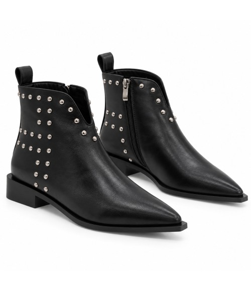 Botin Negro con Tachas y Punta Fina Montevita 105404
