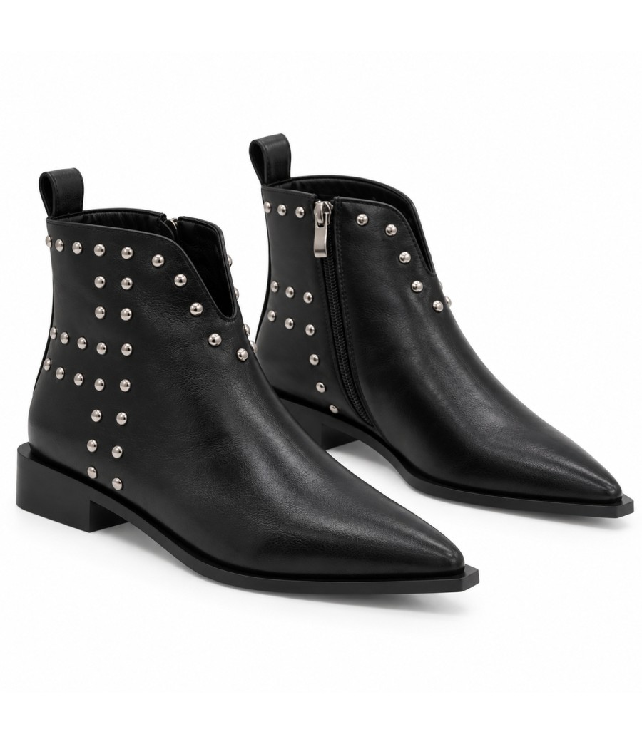 Botin Negro con Tachas y Punta Fina Montevita 105404