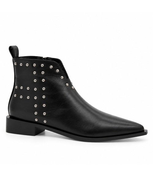 Botin Negro con Tachas y Punta Fina Montevita 105404