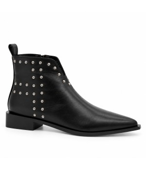 Botin Negro con Tachas y Punta Fina Montevita 105404
