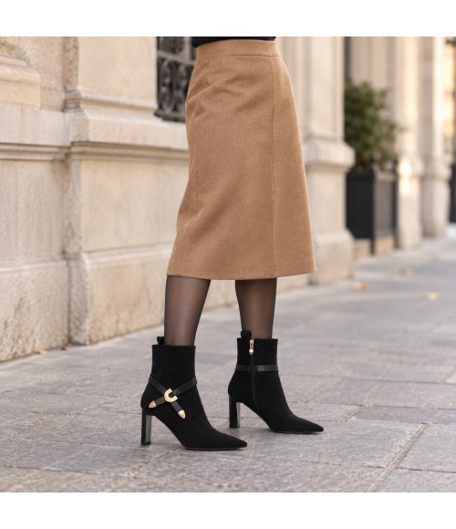Botin Negro Tacon con Hebilla Dorada Montevita 105415