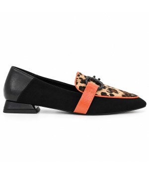 Mocasin Negro y Animal Print con Cadena Montevita 105431