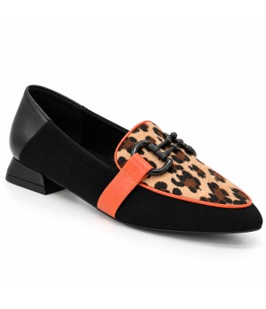 Mocasin Negro y Animal Print con Cadena Montevita 105431