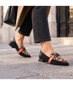 Mocasin Negro y Animal Print con Cadena Montevita 105431
