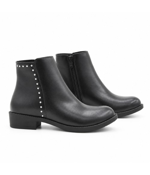 Botin Negro Minimalista con Tachuelas Montevita 105515