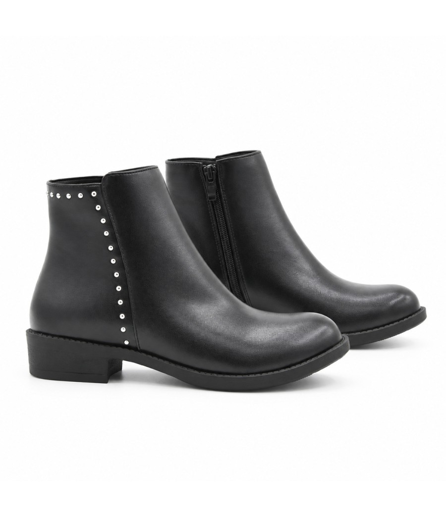 Botin Negro Minimalista con Tachuelas Montevita 105515
