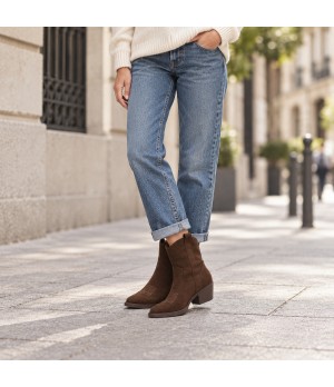 Botin Cowboy Marron Serraje con Bordado Frontal y Tacon Medio Purapiel 105517