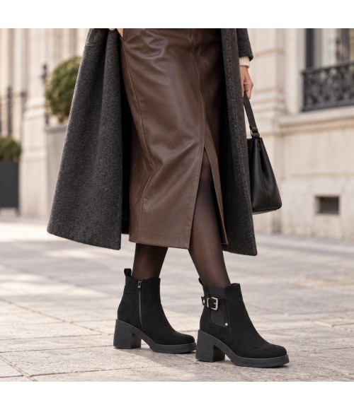 Botin Negro de Tacon Ancho y Hebilla Montevita 105529