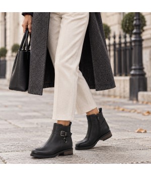 Botin Negro con Hebillas y Tacon Bajo Montevita 105531