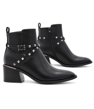 Botin Negro con Tachuelas Purapiel 105533
