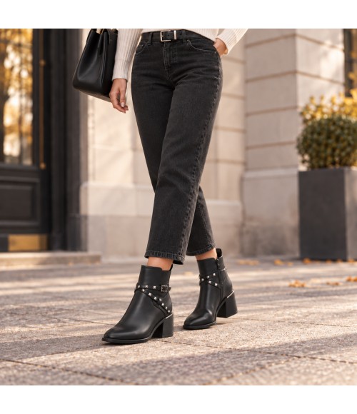 Botin Negro con Tachuelas Purapiel 105533