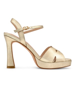 Sandalia Dorada Metalizada de Tacon Alto con Plataforma y Tiras Flor Para Mujer Montevita Fenie 105546
