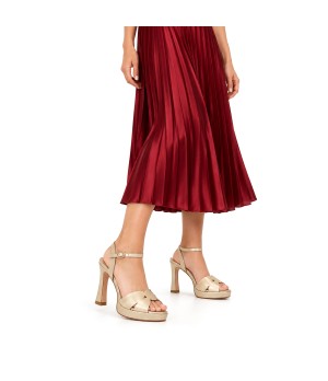 Sandalia Dorada Metalizada de Tacon Alto con Plataforma y Tiras Flor Para Mujer Montevita Fenie 105546